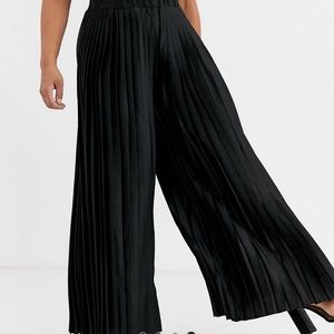 Pleated wide leg pants